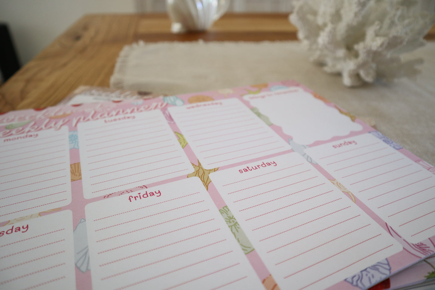 weekly planner - pink shells