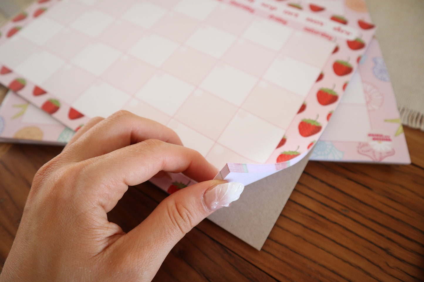 monthly planner - strawberries
